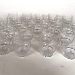24 gobelets ou petits verres cristal Bayel