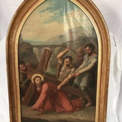 Huile sur toile en forme d'ogive. "Le Christ portant sa croix" signé L. Chovet XIXe